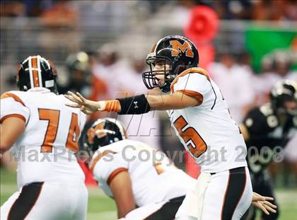 Thumbnail 1 in Mercedes vs. Calhoun (Texas Football Classic) photogallery.