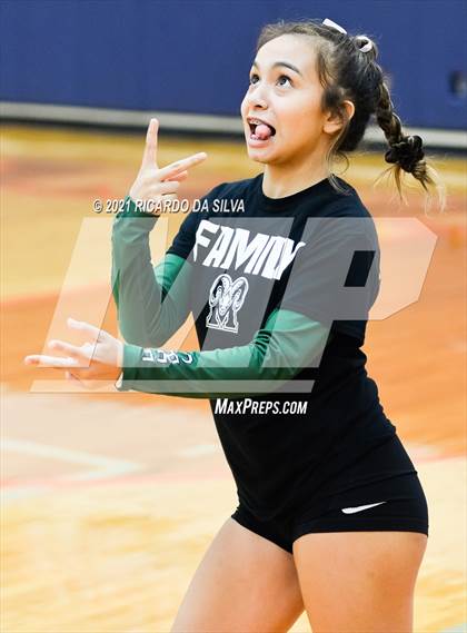 Thumbnail 2 in Seven Lakes vs Mayde Creek photogallery.