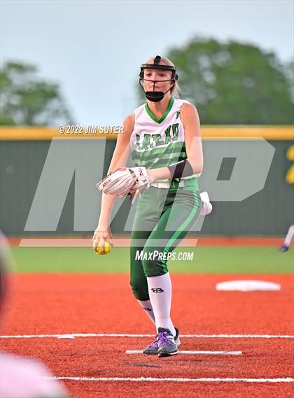Thumbnail 3 in Thorndale vs Latexo (UIL 2A Regional Quarterfinal) photogallery.