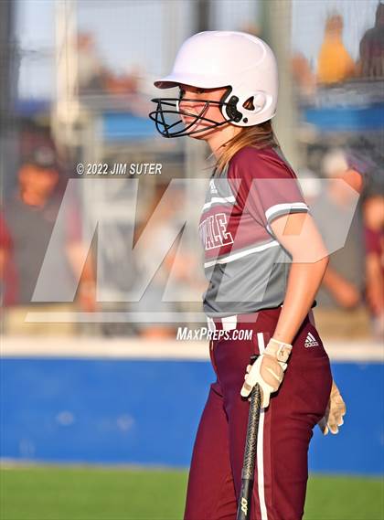 Thumbnail 1 in Thorndale vs Latexo (UIL 2A Regional Quarterfinal) photogallery.