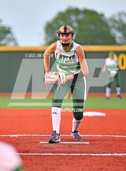 Thumbnail 3 in Thorndale vs Latexo (UIL 2A Regional Quarterfinal) photogallery.