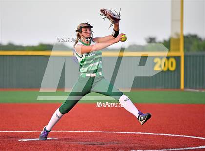 Thumbnail 1 in Thorndale vs Latexo (UIL 2A Regional Quarterfinal) photogallery.