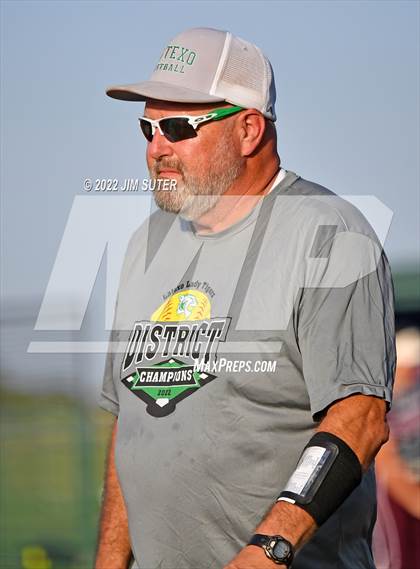 Thumbnail 2 in Thorndale vs Latexo (UIL 2A Regional Quarterfinal) photogallery.