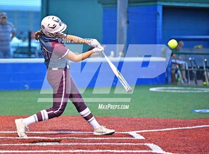 Thumbnail 2 in Thorndale vs Latexo (UIL 2A Regional Quarterfinal) photogallery.