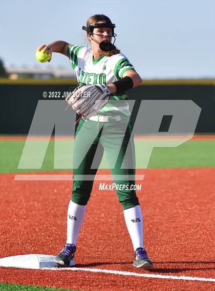 Thumbnail 1 in Thorndale vs Latexo (UIL 2A Regional Quarterfinal) photogallery.