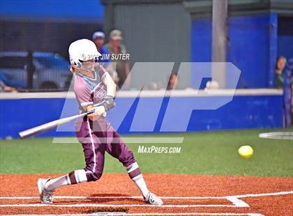 Thumbnail 3 in Thorndale vs Latexo (UIL 2A Regional Quarterfinal) photogallery.