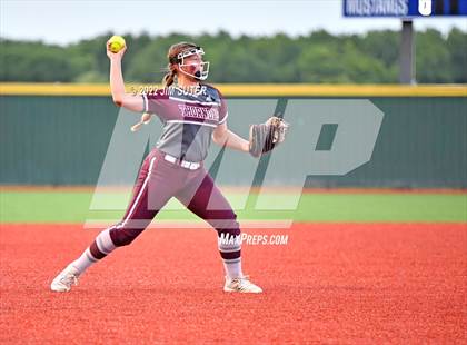 Thumbnail 3 in Thorndale vs Latexo (UIL 2A Regional Quarterfinal) photogallery.