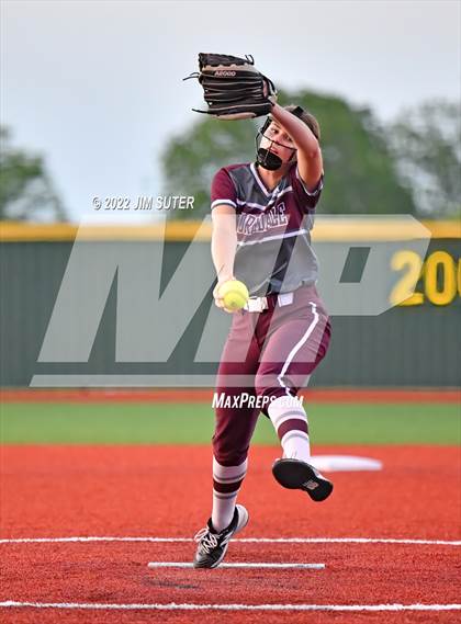 Thumbnail 3 in Thorndale vs Latexo (UIL 2A Regional Quarterfinal) photogallery.