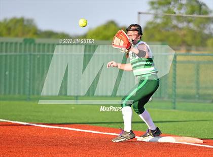Thumbnail 2 in Thorndale vs Latexo (UIL 2A Regional Quarterfinal) photogallery.
