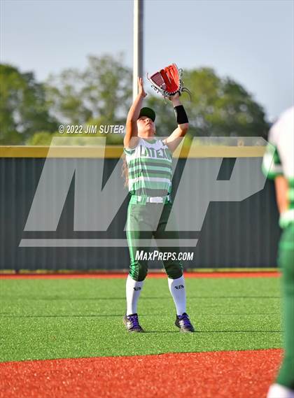 Thumbnail 2 in Thorndale vs Latexo (UIL 2A Regional Quarterfinal) photogallery.