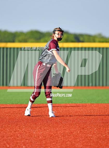 Thumbnail 3 in Thorndale vs Latexo (UIL 2A Regional Quarterfinal) photogallery.