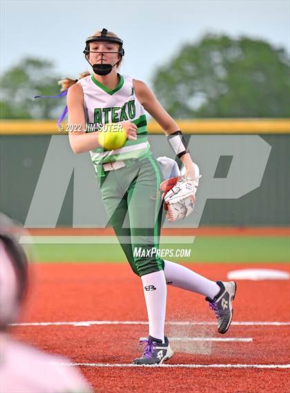 Thumbnail 1 in Thorndale vs Latexo (UIL 2A Regional Quarterfinal) photogallery.