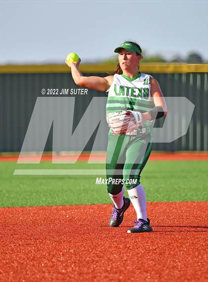 Thumbnail 3 in Thorndale vs Latexo (UIL 2A Regional Quarterfinal) photogallery.