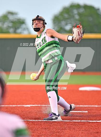 Thumbnail 2 in Thorndale vs Latexo (UIL 2A Regional Quarterfinal) photogallery.