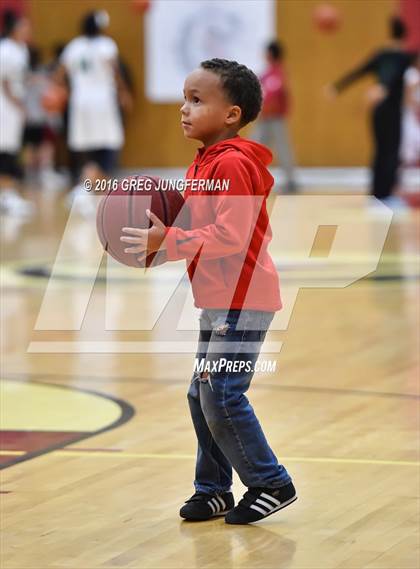 Thumbnail 2 in St. Mary's vs. Menlo-Atherton photogallery.