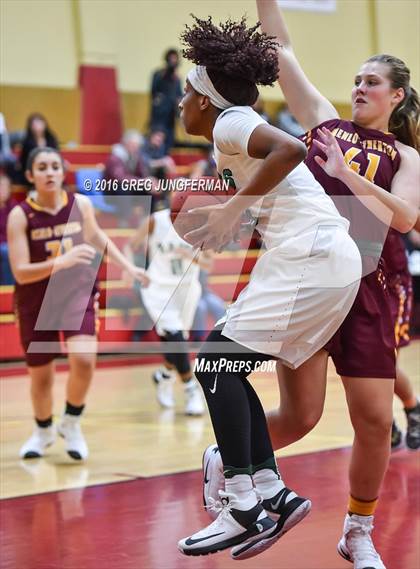 Thumbnail 3 in St. Mary's vs. Menlo-Atherton photogallery.