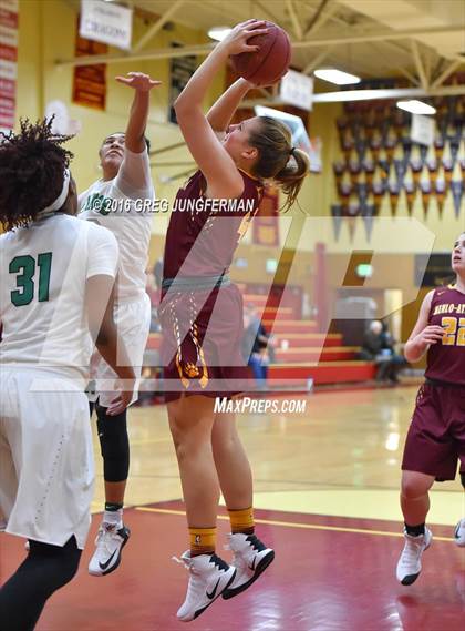 Thumbnail 2 in St. Mary's vs. Menlo-Atherton photogallery.