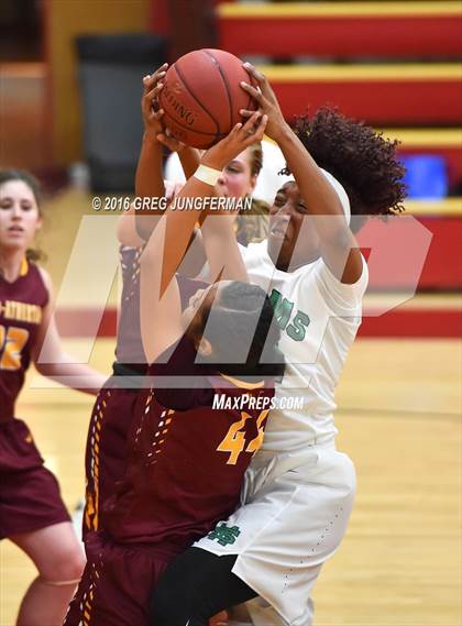 Thumbnail 2 in St. Mary's vs. Menlo-Atherton photogallery.