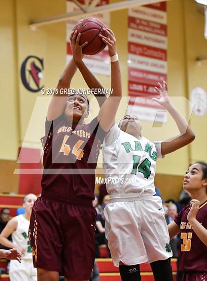 Thumbnail 3 in St. Mary's vs. Menlo-Atherton photogallery.