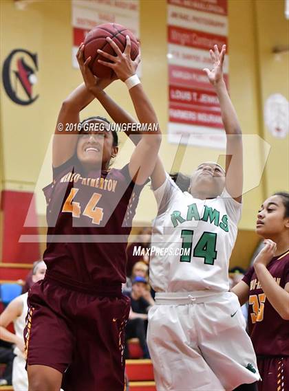 Thumbnail 1 in St. Mary's vs. Menlo-Atherton photogallery.