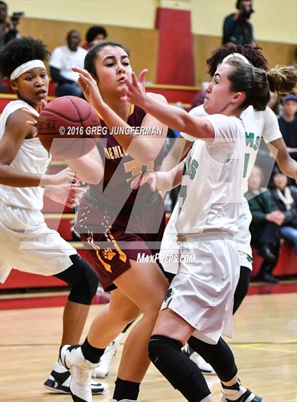 Thumbnail 3 in St. Mary's vs. Menlo-Atherton photogallery.