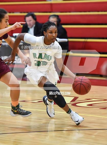Thumbnail 3 in St. Mary's vs. Menlo-Atherton photogallery.