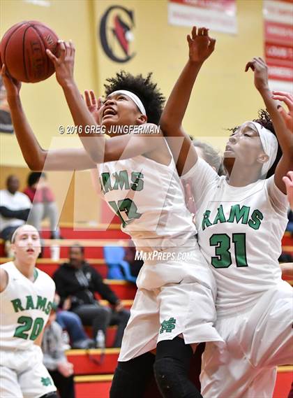 Thumbnail 1 in St. Mary's vs. Menlo-Atherton photogallery.