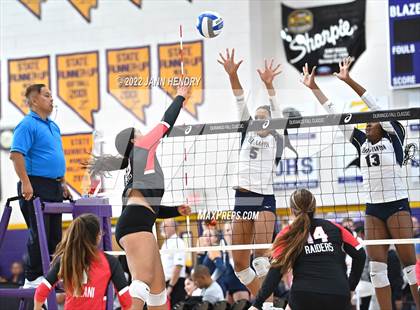 Thumbnail 3 in Sierra Canyon vs. 'Iolani (Durango Fall Classic) photogallery.