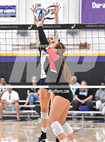 Thumbnail 2 in Sierra Canyon vs. 'Iolani (Durango Fall Classic) photogallery.