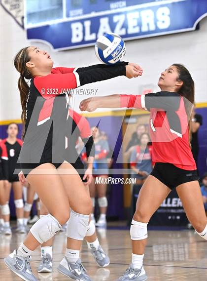 Thumbnail 2 in Sierra Canyon vs. 'Iolani (Durango Fall Classic) photogallery.