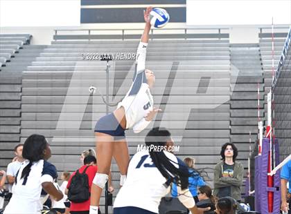Thumbnail 2 in Sierra Canyon vs. 'Iolani (Durango Fall Classic) photogallery.