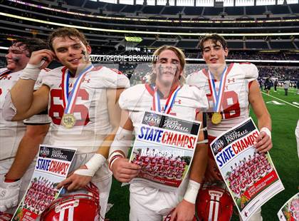 Thumbnail 2 in Albany vs. Mart (UIL 2A D2 Football Final) photogallery.