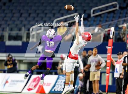 Thumbnail 2 in Albany vs. Mart (UIL 2A D2 Football Final) photogallery.