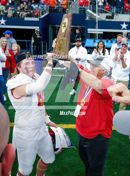Thumbnail 3 in Albany vs. Mart (UIL 2A D2 Football Final) photogallery.