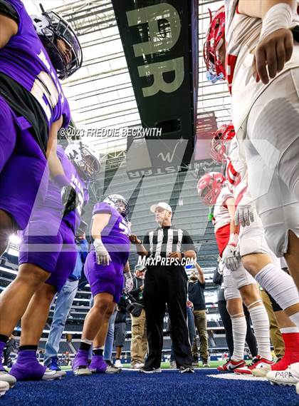 Thumbnail 2 in Albany vs. Mart (UIL 2A D2 Football Final) photogallery.