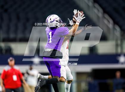 Thumbnail 2 in Albany vs. Mart (UIL 2A D2 Football Final) photogallery.