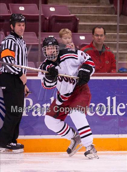 Thumbnail 3 in Duluth East vs Edina (Schwan Cup) photogallery.