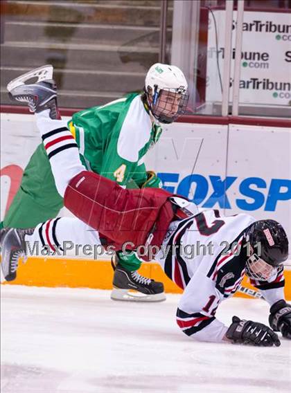 Thumbnail 3 in Duluth East vs Edina (Schwan Cup) photogallery.