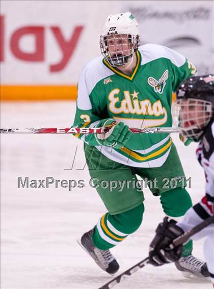 Thumbnail 3 in Duluth East vs Edina (Schwan Cup) photogallery.