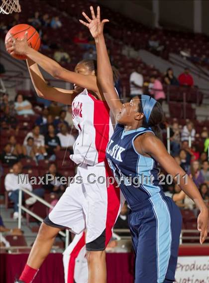 Thumbnail 1 in Alief Elsik vs North Shore (Region III 5A Final) photogallery.