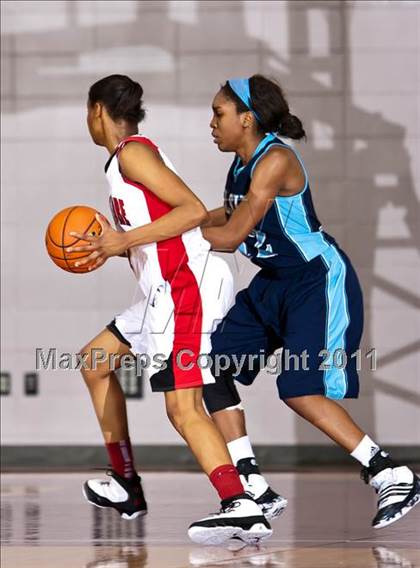 Thumbnail 1 in Alief Elsik vs North Shore (Region III 5A Final) photogallery.