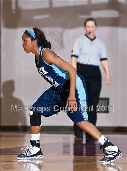 Thumbnail 3 in Alief Elsik vs North Shore (Region III 5A Final) photogallery.