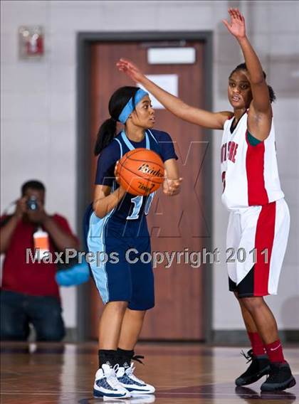 Thumbnail 2 in Alief Elsik vs North Shore (Region III 5A Final) photogallery.