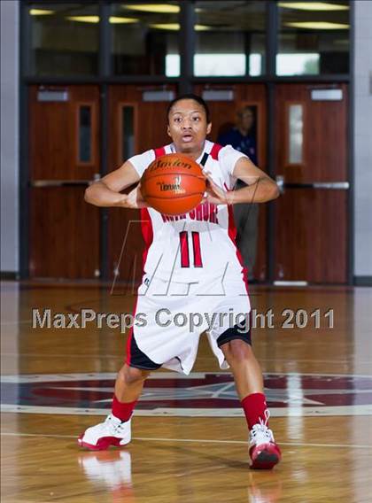 Thumbnail 2 in Alief Elsik vs North Shore (Region III 5A Final) photogallery.