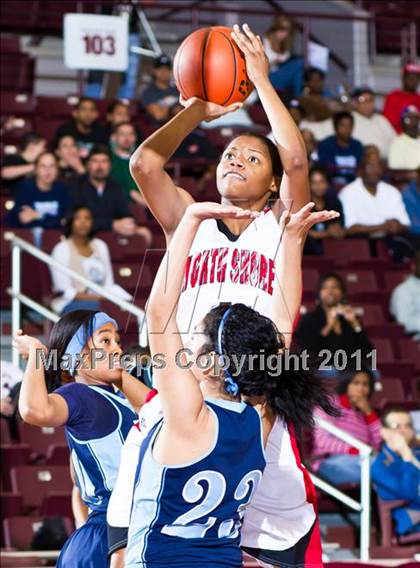 Thumbnail 1 in Alief Elsik vs North Shore (Region III 5A Final) photogallery.