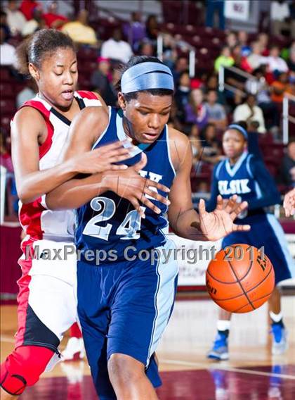 Thumbnail 3 in Alief Elsik vs North Shore (Region III 5A Final) photogallery.