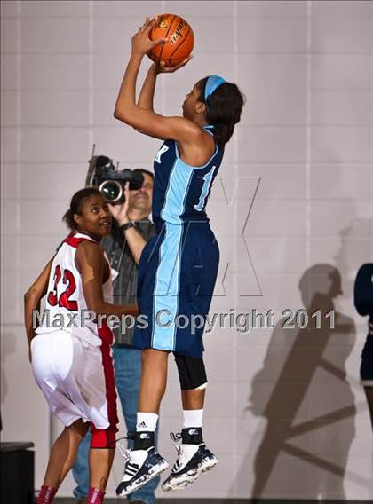 Thumbnail 2 in Alief Elsik vs North Shore (Region III 5A Final) photogallery.