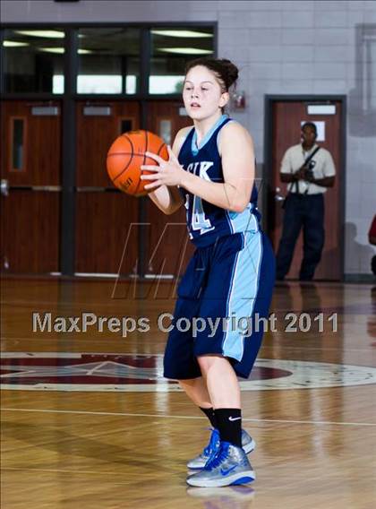 Thumbnail 1 in Alief Elsik vs North Shore (Region III 5A Final) photogallery.
