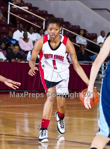 Thumbnail 3 in Alief Elsik vs North Shore (Region III 5A Final) photogallery.