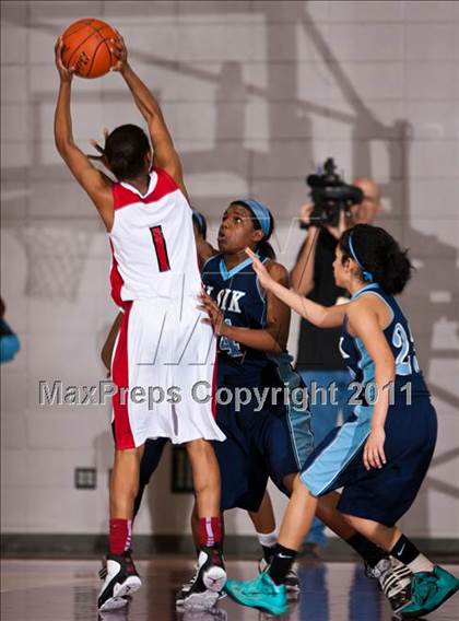 Thumbnail 3 in Alief Elsik vs North Shore (Region III 5A Final) photogallery.